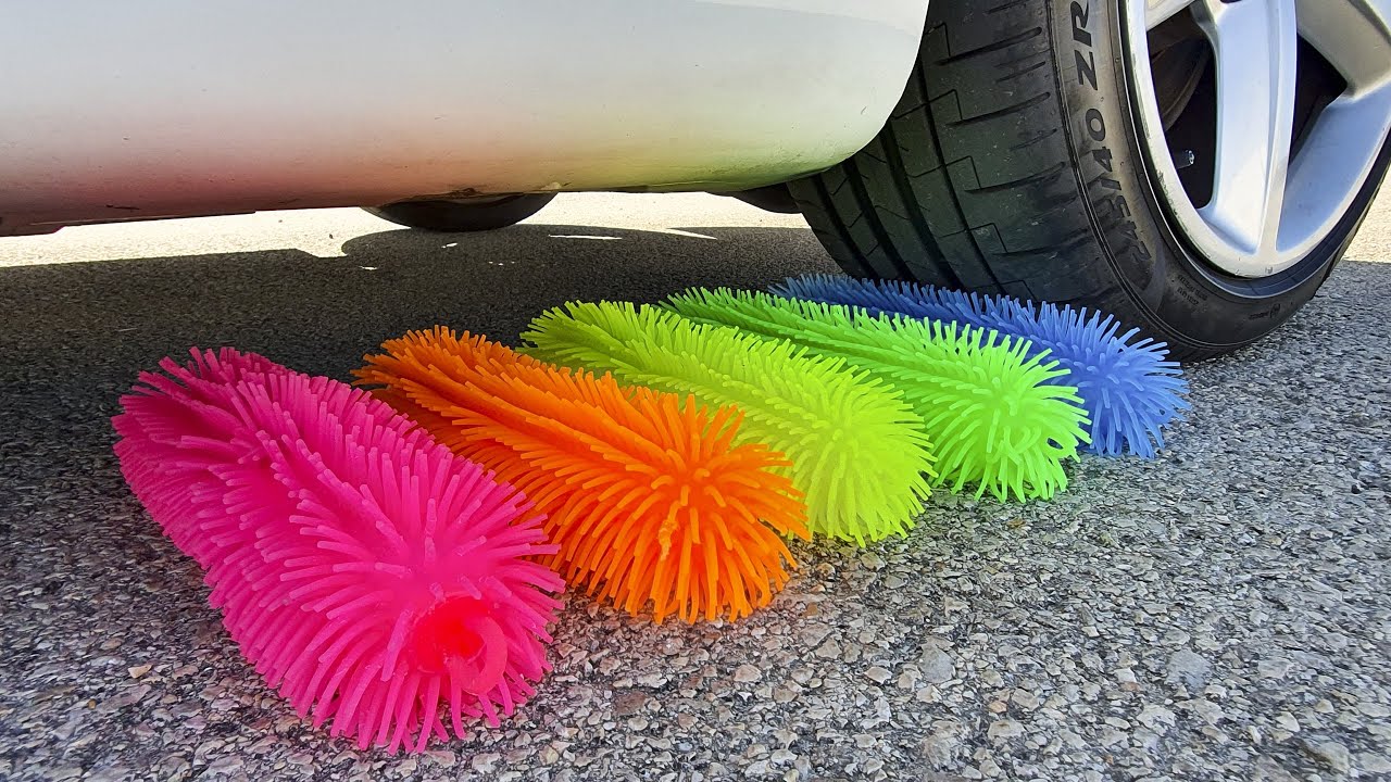 車で歯ごたえと柔らかいものを粉砕！ -実験：レインボーストレスボールバルーン   車