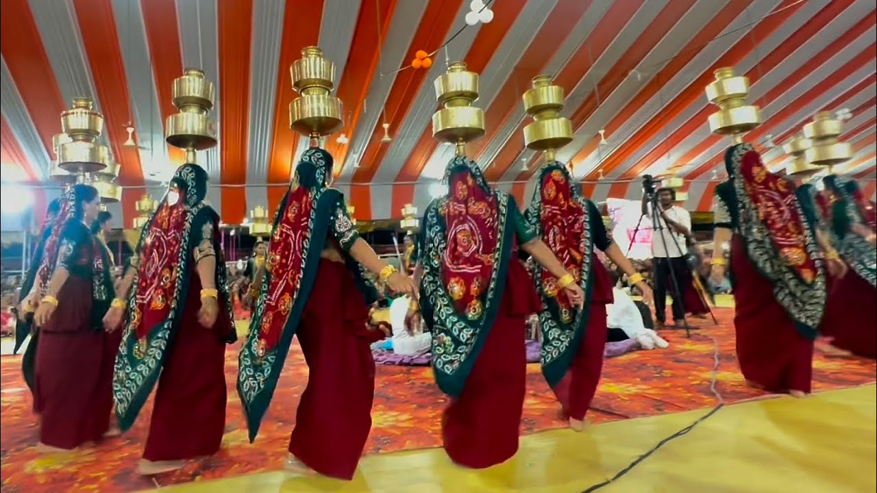 ગ્લાસ ની ઉપર બેણા રાસ સોના ઇંઢોણી રૂપા બેડલું રે નાગર ઊભા અબોટી બ્રહ્મ સમાજની બહેનોનો રાસ 29-05-24