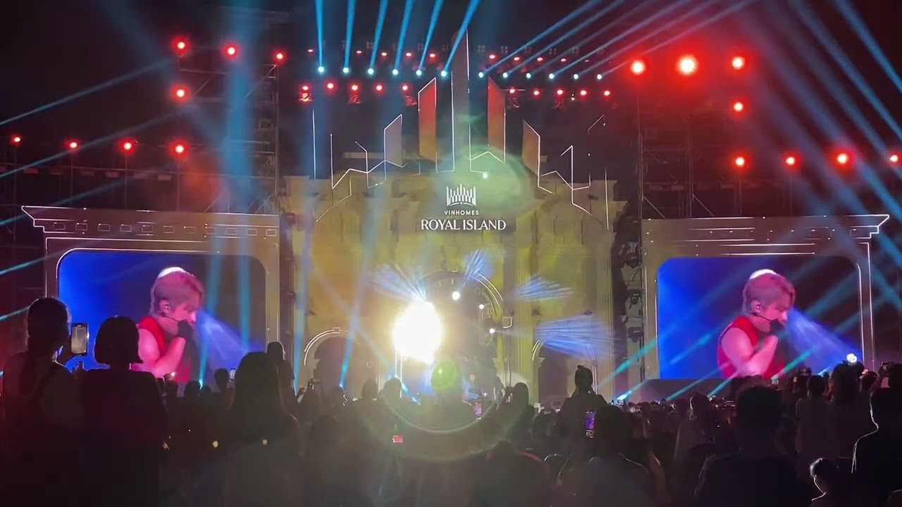 Ca sĩ XIUMIN Toả Sáng Rực Rỡ Trên Sân Khấu #xiumin #concert #entertainment #kpop 