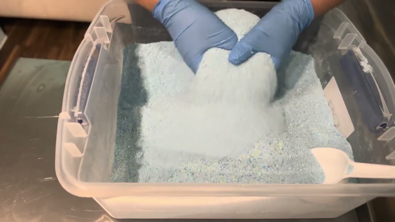 5 Minutes of Ariel + Foca Powder Play