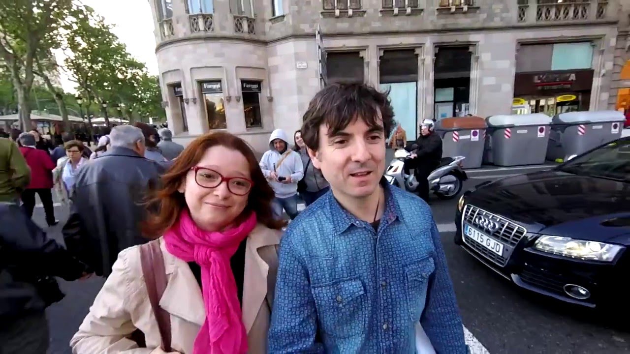 Paseo con Lucía por el P. de Gracia y los niños que lloran