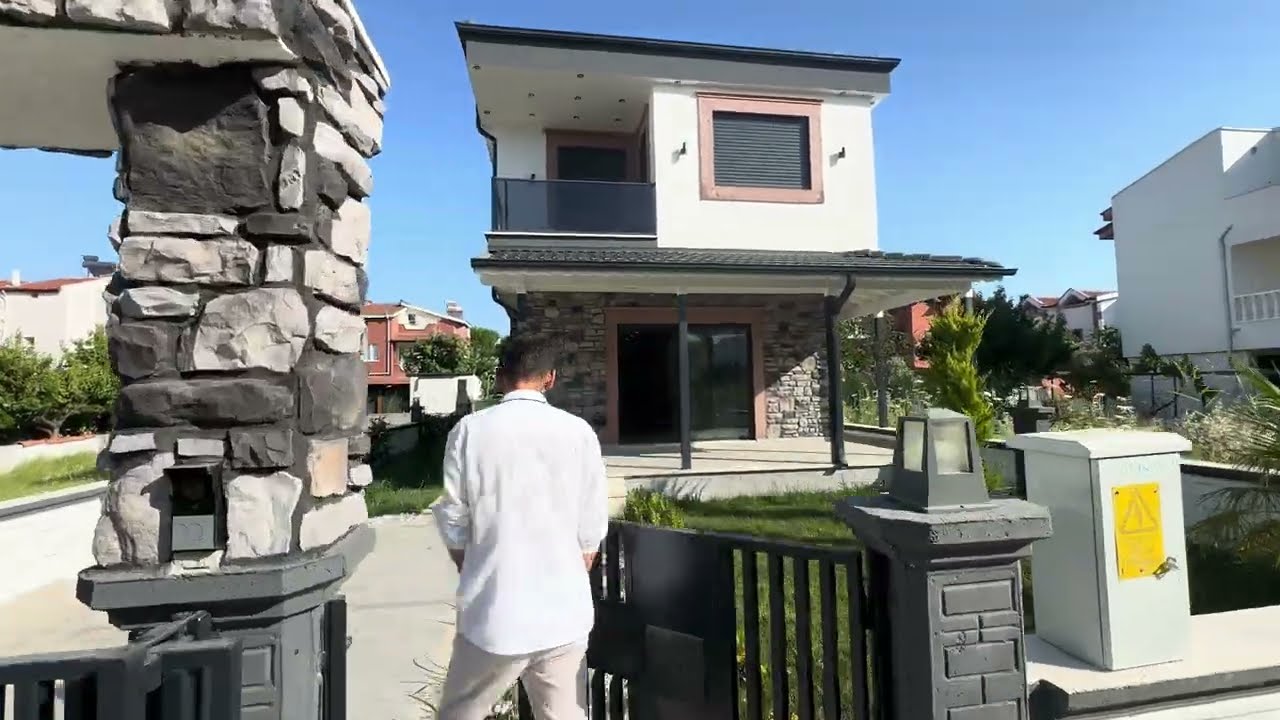 Ayvalık / Altınova Sahilde Denize 200metre Akıllı Ultra L&uuml;ks 3+1 villa