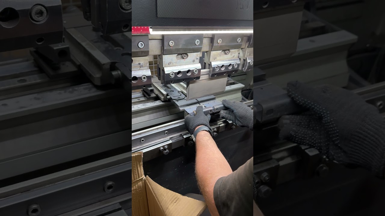 DDS 4013 Dener. Гнуться на електричному листознині( Серво, ШВП) #dener #cnc #machine