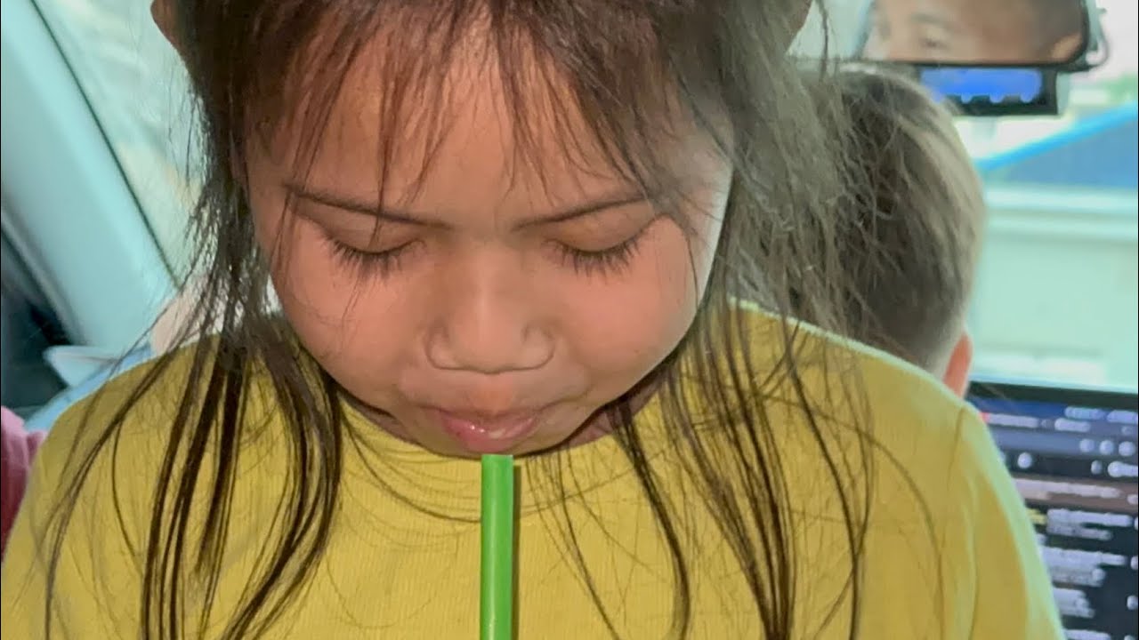 Sethika drinks smoothie fruits juice. ទឹកកក្រឡុក