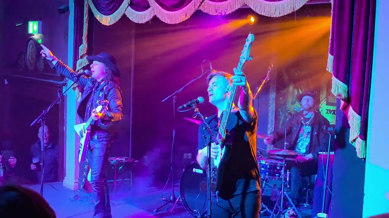 ANTHONY GOMES - White Trash Princess (Live in Belfast)