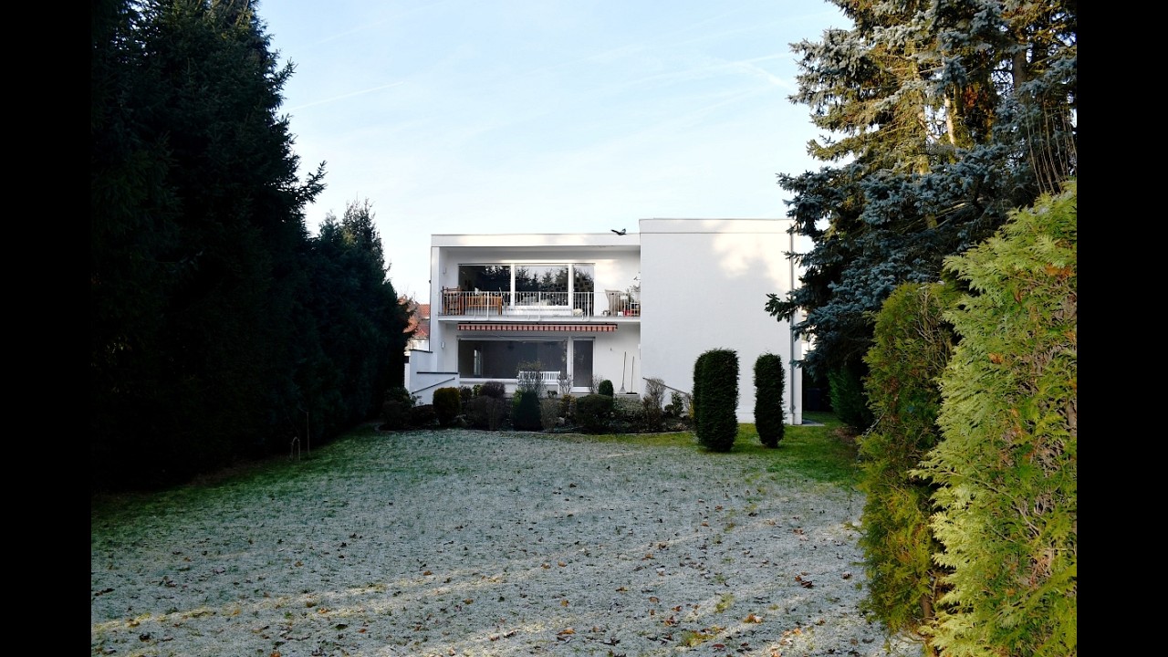 Attraktives großzügiges Zweifamilienhaus im Bauhausstil in Darmstadt-Arheilgen