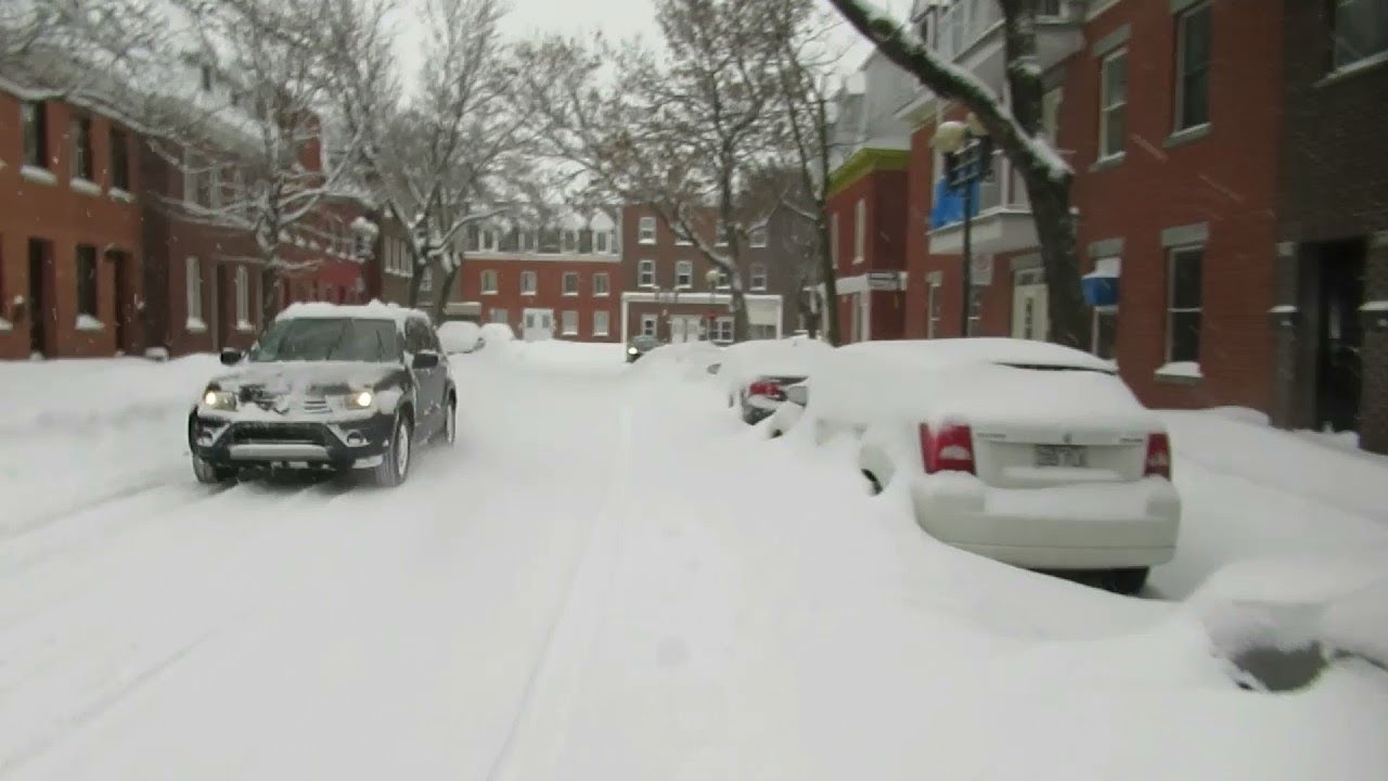 WALKING AFTER MONTREAL SNOWSTORM IN THE HOCHELAGA BOROUGH - 02-13-19