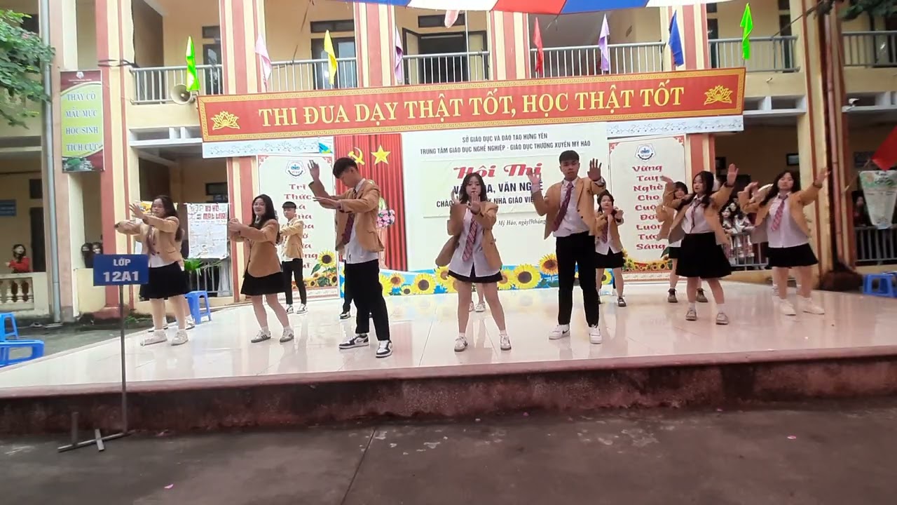 Lớp 12A1_ Hapy teacher's day