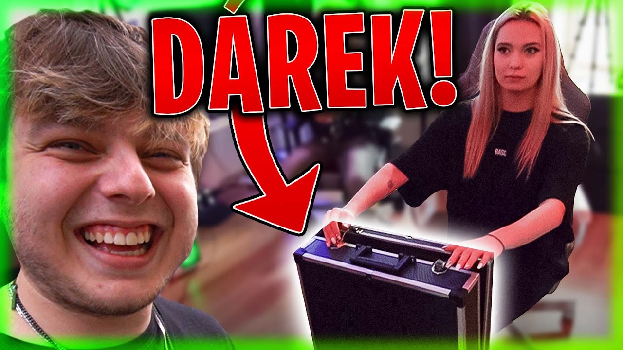 DOSTALA *ŠÍLENÝ* DÁREK!😂 | Morry&@BowTeaG&@itsterez&@tady_lukas