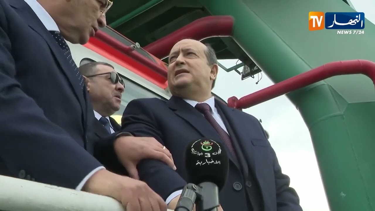 الوزير الأول يتابع مدى تقدّم أشغال مشروع توسعة ميناء عنابة
