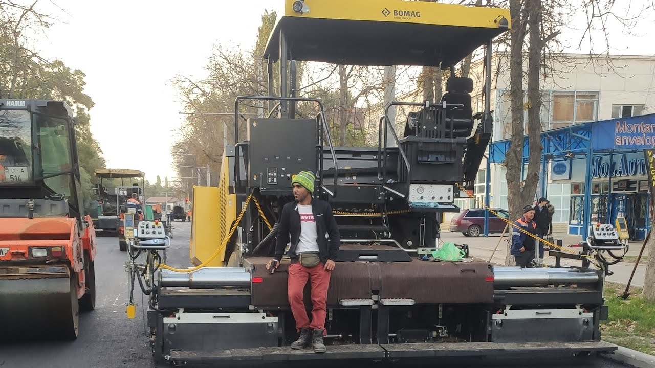 -4- Bomag BF900C Asphalt Paver & MOBA Sonic Sensor System Training
