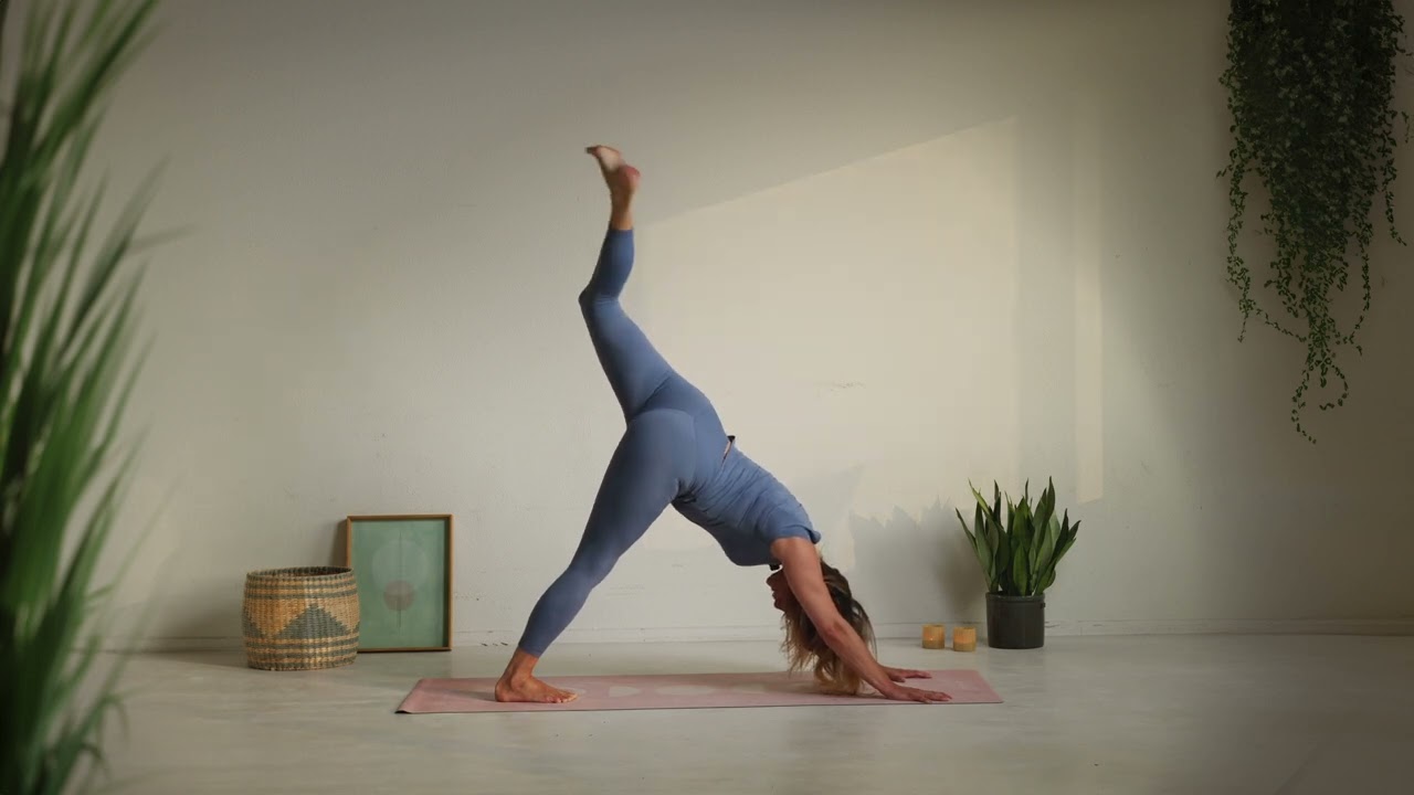 'Connect with your real needs' | 25 min Yoga & Writing practice | Sacred Soul Yoga with Saskia