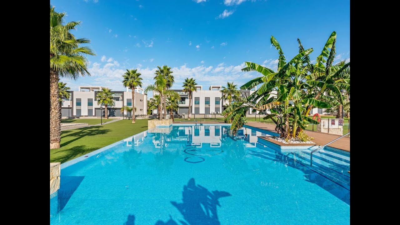 SOLD - Penthouse apartment in Oasis Beach, El Raso