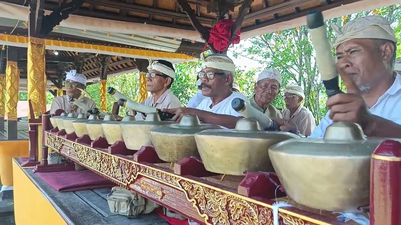 Gong duwe Desa Munduk 