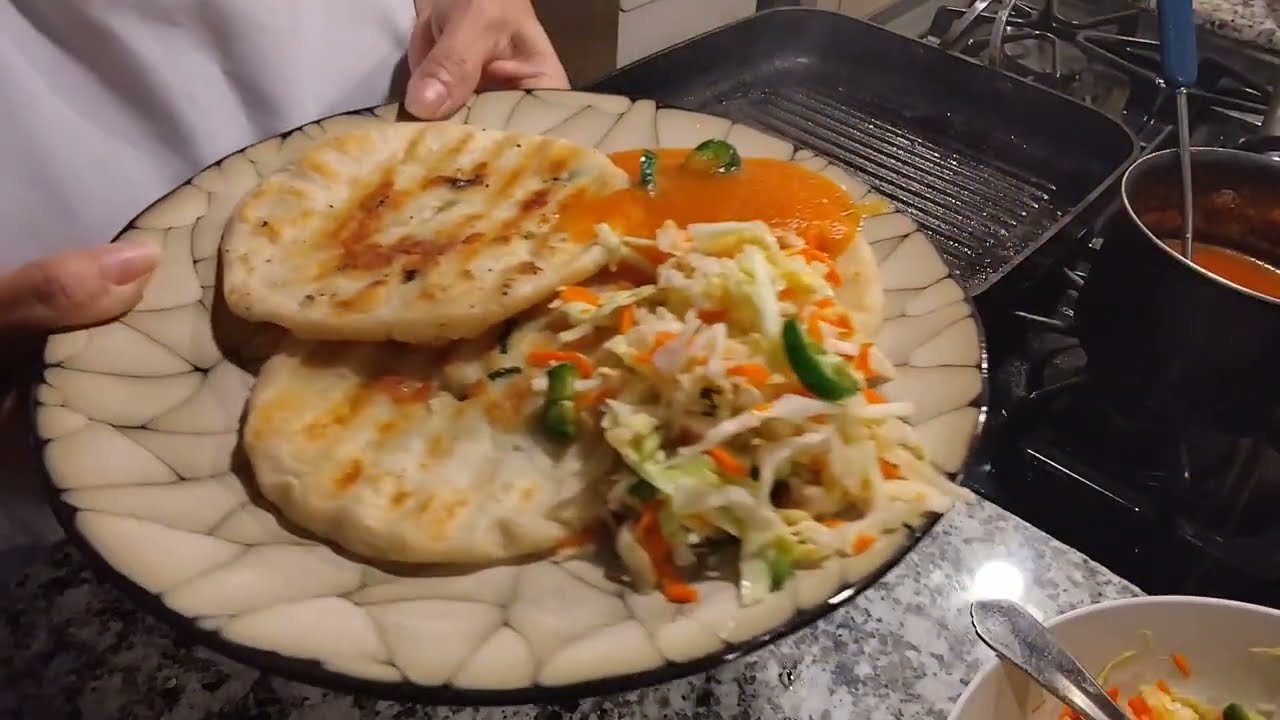Sabrosas Pupusas De Queso Loroco y Jalapeños Salvadoreñas.🇸🇻💯