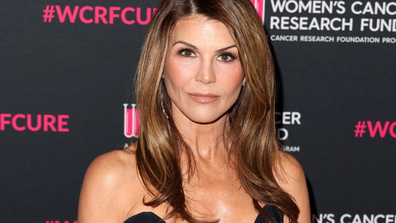 RARE Family Moment! Lori Loughlin Appears With Daughters Before WCTH Comeback 😱