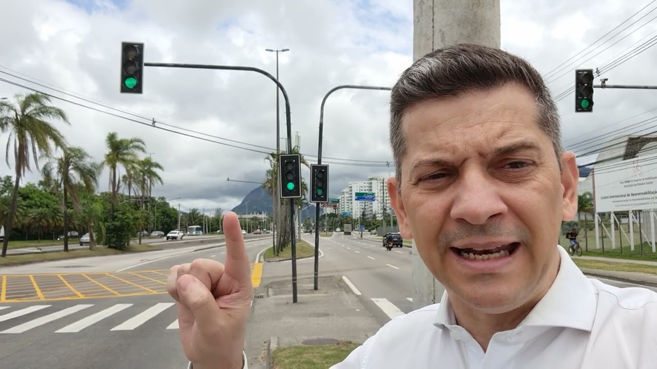 O MOTORISTA PODE PASSAR NA LUZ AMARELA DO SEM&Aacute;FORO?