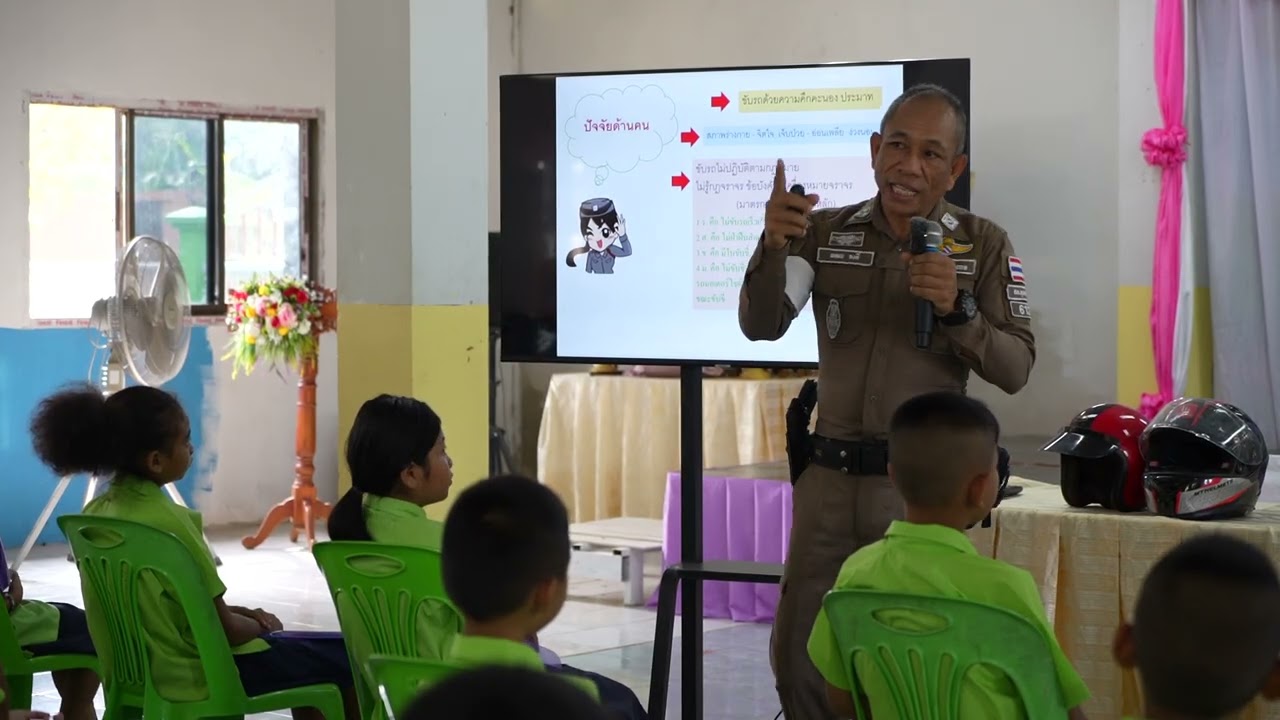 อบรมกฎหมายจราจร/ให้นักเรียนโรงเรียนบ้านศิวาลัย ต.สิ/ร.ต.อ.พฒน จงดี รอง สว.จร.สภ.ขุนหาญ/4 มี.ค.2569