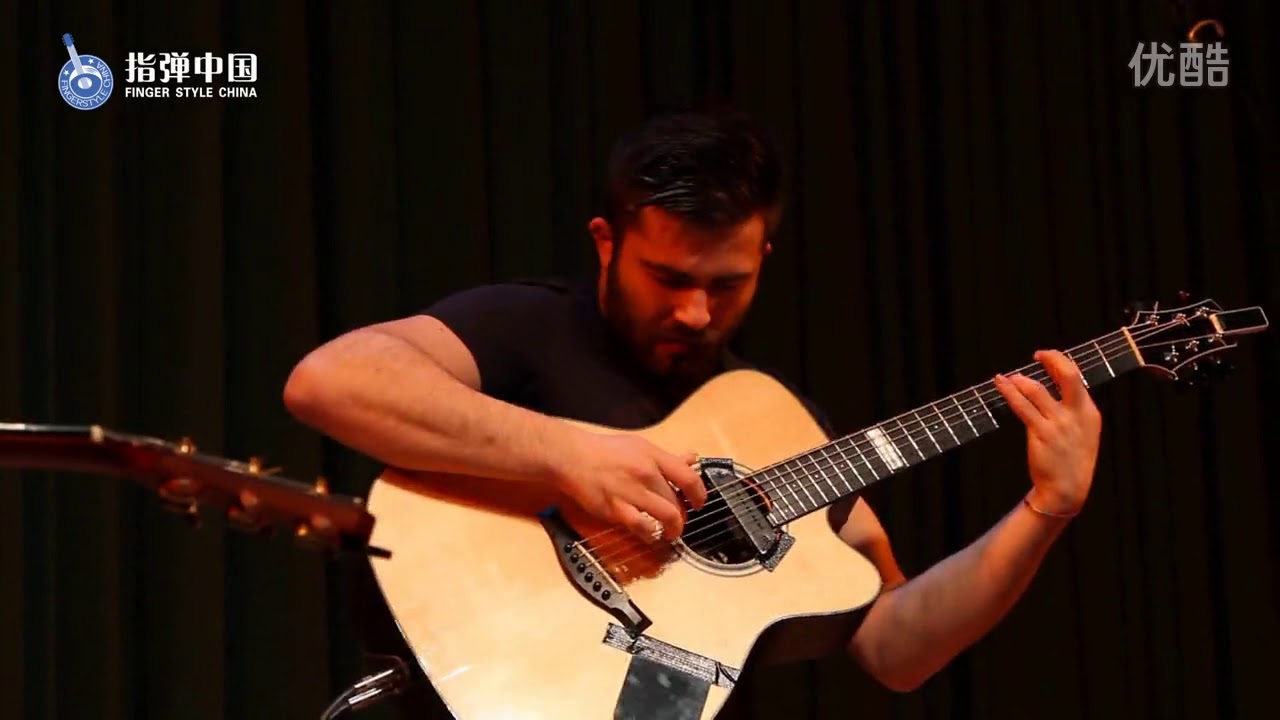 Luca Stricagnoli The Showman [LIVE at Beijing University 2016]