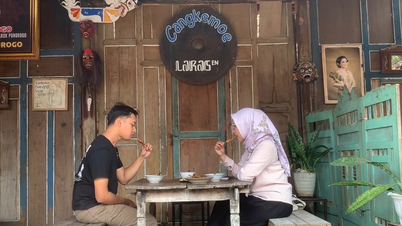 PONOROGO - Menikmati Kelezatan Sate Kuah Rempah Ala Cangkemoe