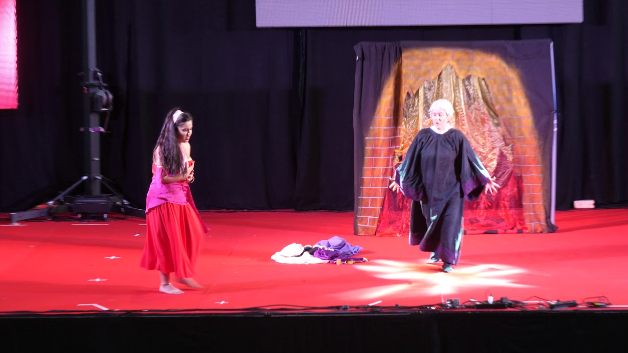 TGS Lyon 2019 - Cosplay Samedi - 17 - Notre Dame de Paris - Frollo & Esmeralda