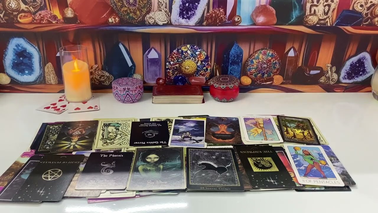 AQUARIUS   - OBSESSING OVER YOUR FACE... AQUARIUS  LOVE TAROT READING