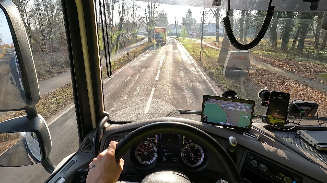 his Drive Warms You Up in Winter | Autumn POV Hamburg – Bremen | DAF XF106 | 4K GOPRO HERO10