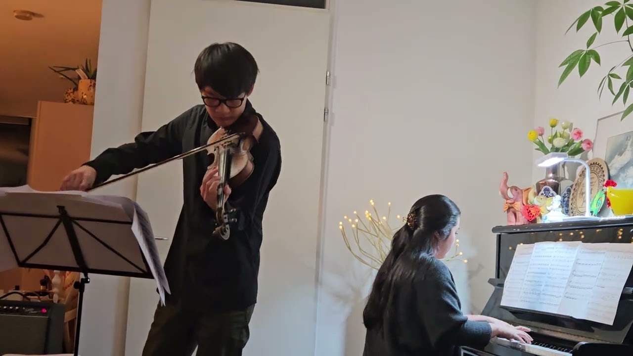Transformers arrival to earth - Steve Jablonsky Piano by Shermaine Velasco and Violin by Daniel Lee