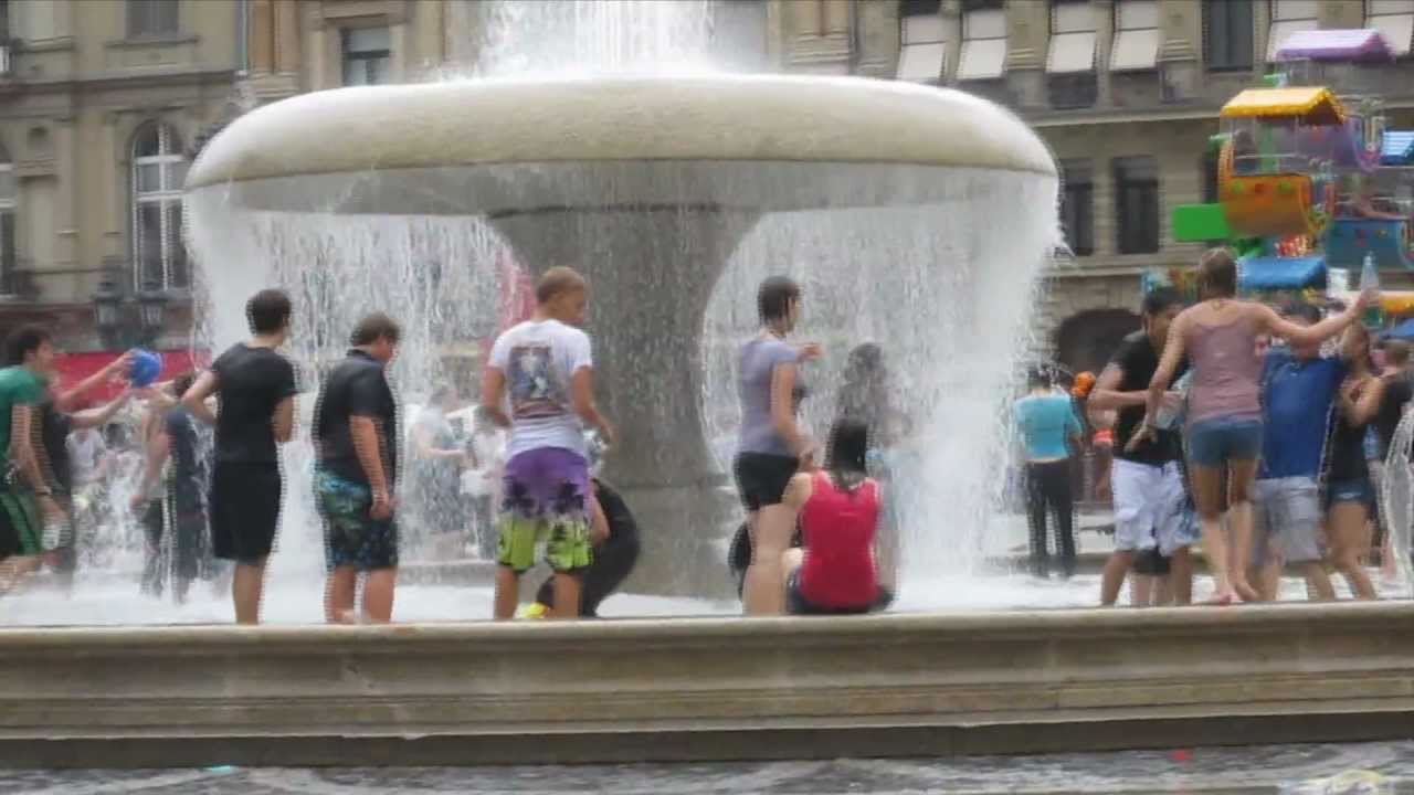 Flashmob Frankfurt Wasserschlacht (Alte Oper) Part1
