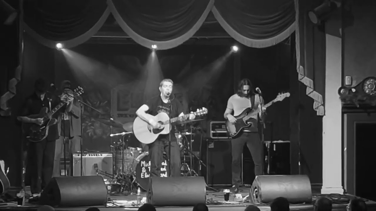 Michael Head and the Red Elastic Band play Belfast 04.12.24  **Ricochet  Moment**