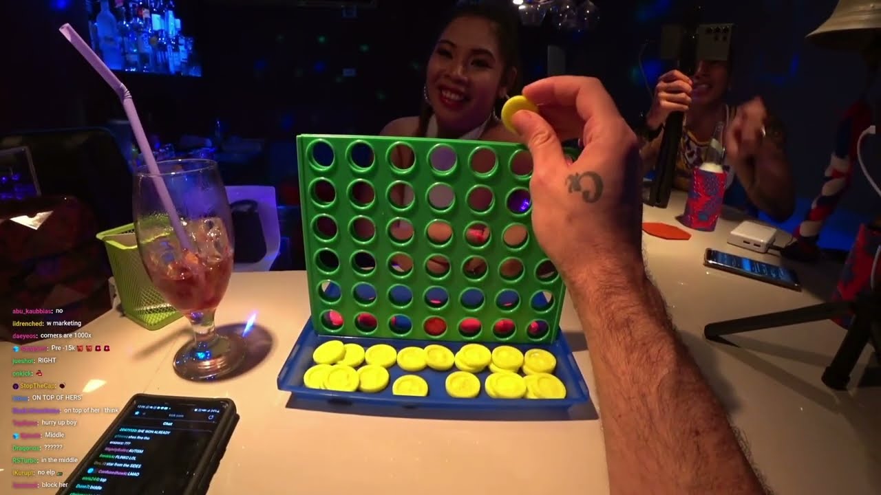 Ice Poseidon играет в Connect 4 против девушки из бара на Пхукете, Таиланд