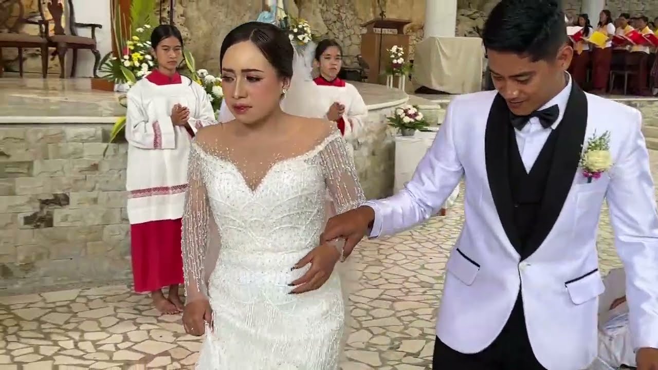 Pernikahan Devi dan Ayub di Tongkonan Ampan, Lampio Sangalla' Utara