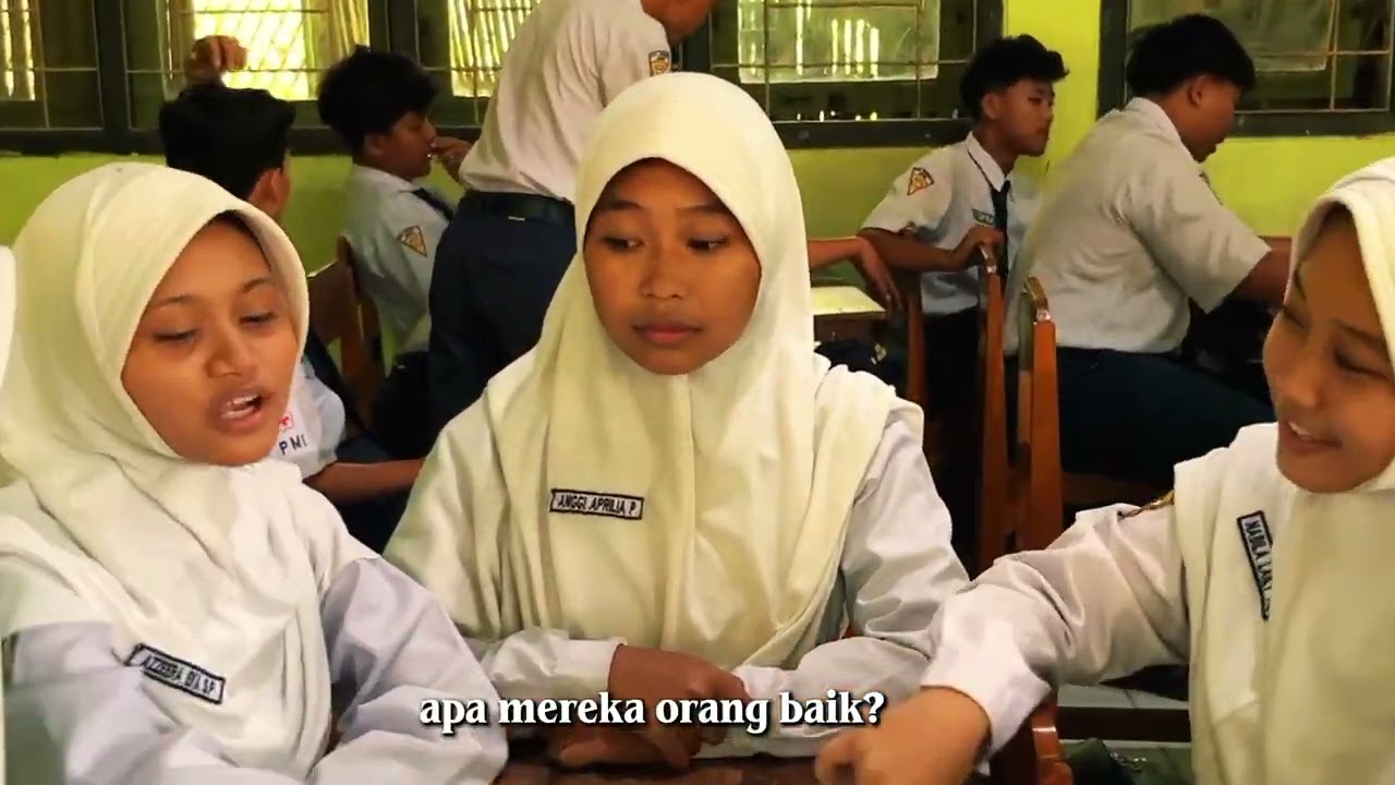 Juara 2 Lomba Videografi Kelas 8C Berjudul Rumah tak selamanya berbentuk rumah