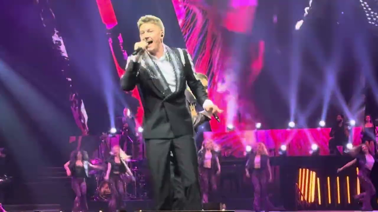 Mart Hoogkamer en Luciano Vermeer in Ahoy 2025 - zij is van mij
