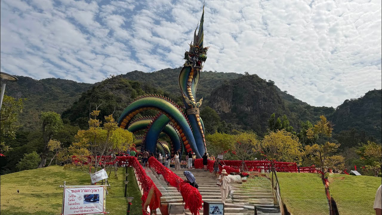 องค์์พญานาคที่ใหญ่ที่สุดในประเทศไทย ￼