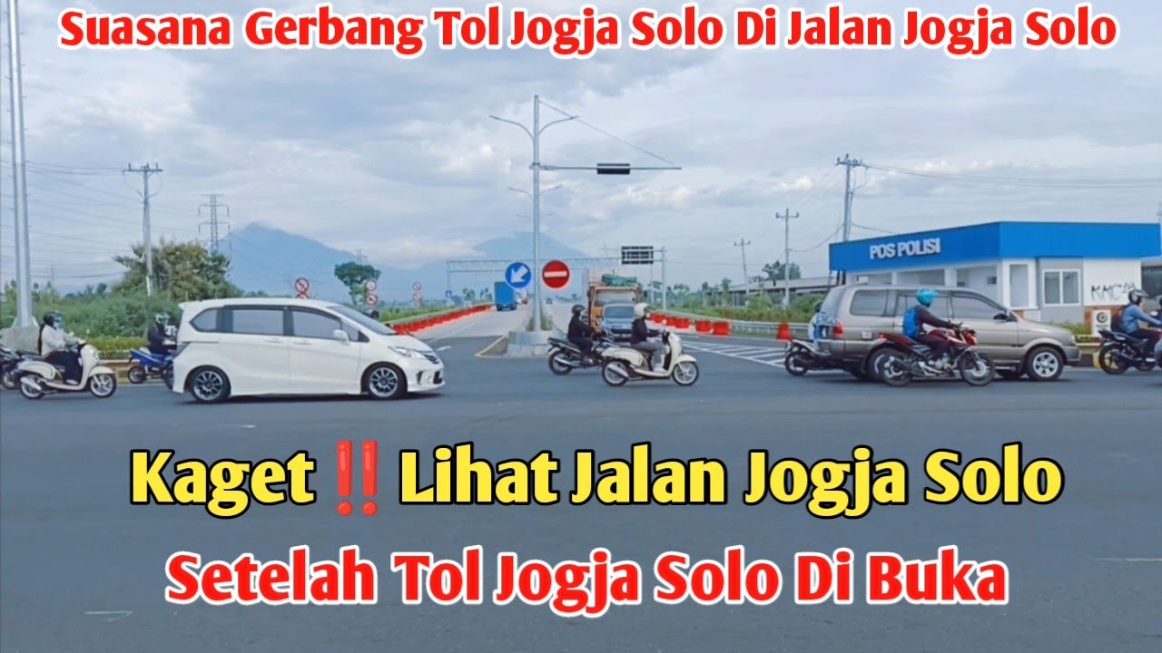 SUASANA GERBANG TOL JOGJA SOLO DI JALAN JOGJA SOLO PAS HARI BIASA