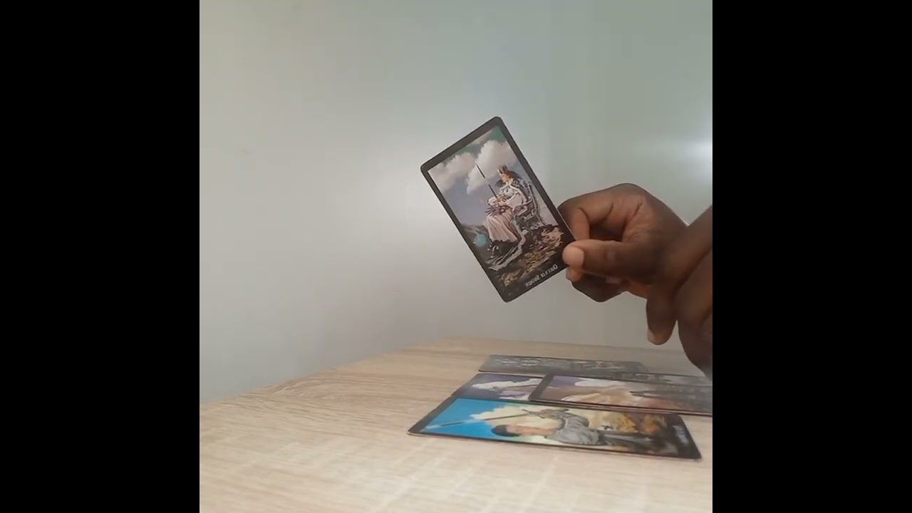 Si tu as une personne dans la tête presque tout le temps, ce tirage te dit le pourquoi 🤭💫🪐🔮