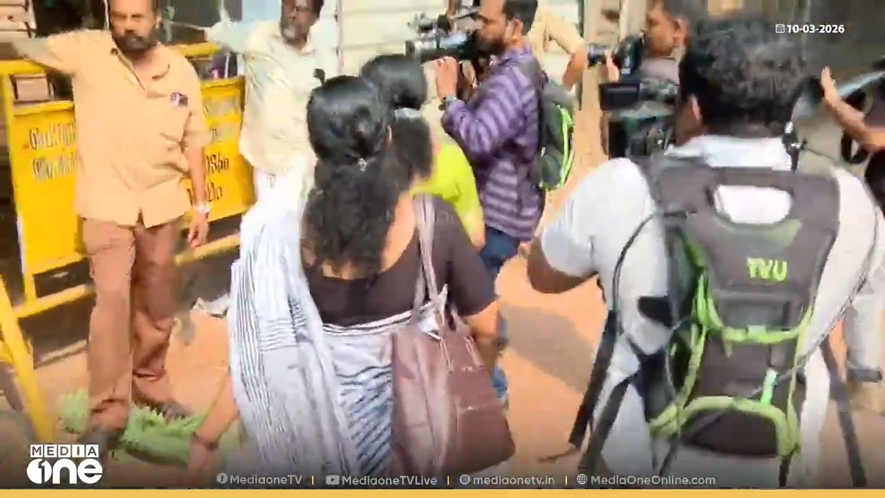 പ്രതിഷേധത്തിനിടെ മതിൽ ചാടികടന്ന് കോർപറേഷൻ ഓഫീസിനകത്തേക്ക് കയറി കണ്ണൂർ മേയർ