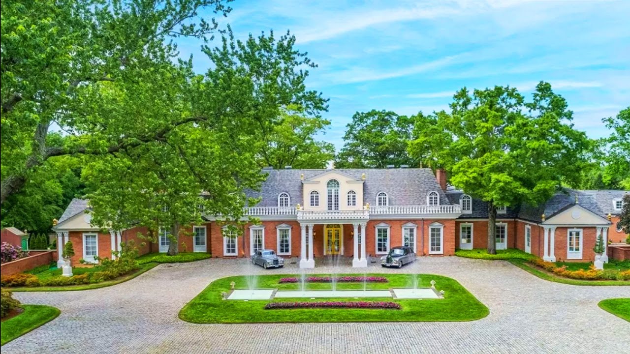 Luxurious and expensive mega mansion for $ 11,499,000 in New York. House tour.