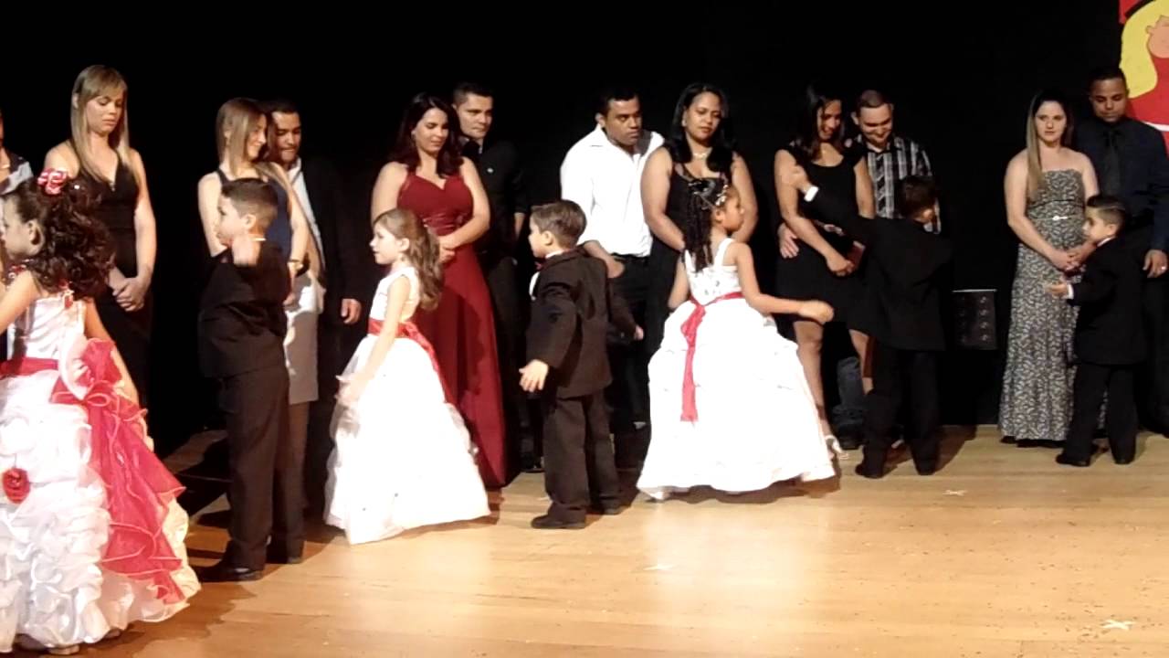 Homenagem aos Pais na Formatura do Pré Cantinho do Saber *Giovanna