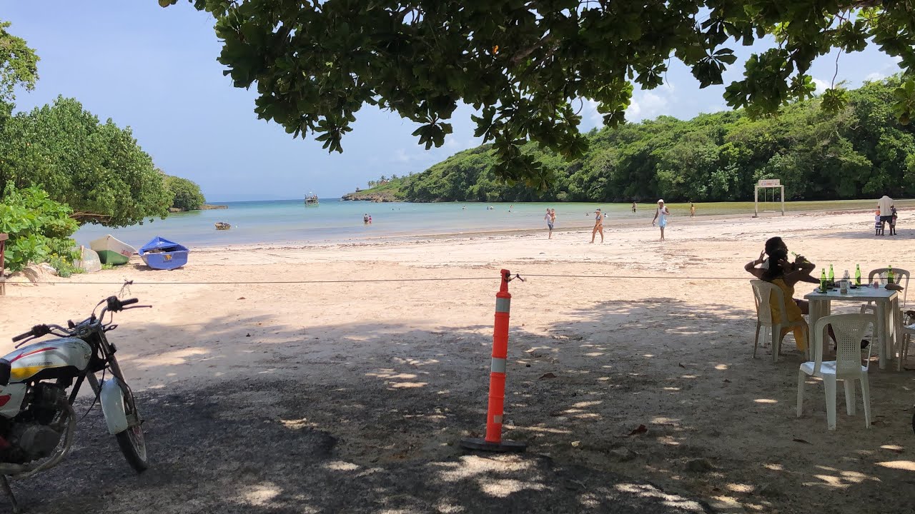 Playa Diamante Cabrera. República Dominicana. (Autoridades presten atención)