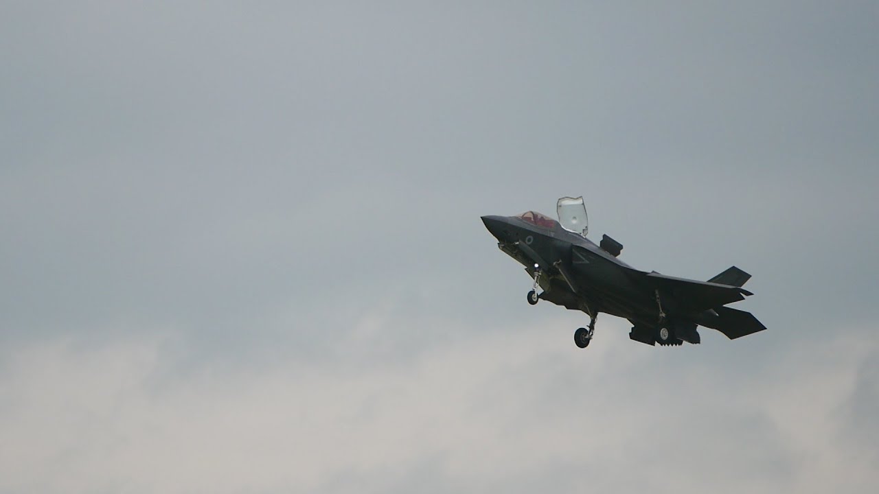 RIAT 2016 Airshow F-35B Stealth fighter Display, Vertical Landing, with Red Arrows / Typhoons