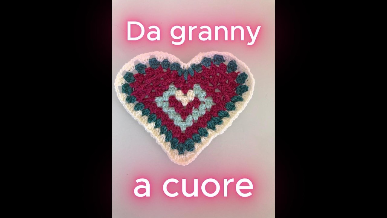 Cuore all’uncinetto costruito da una granny triangolare da angolo