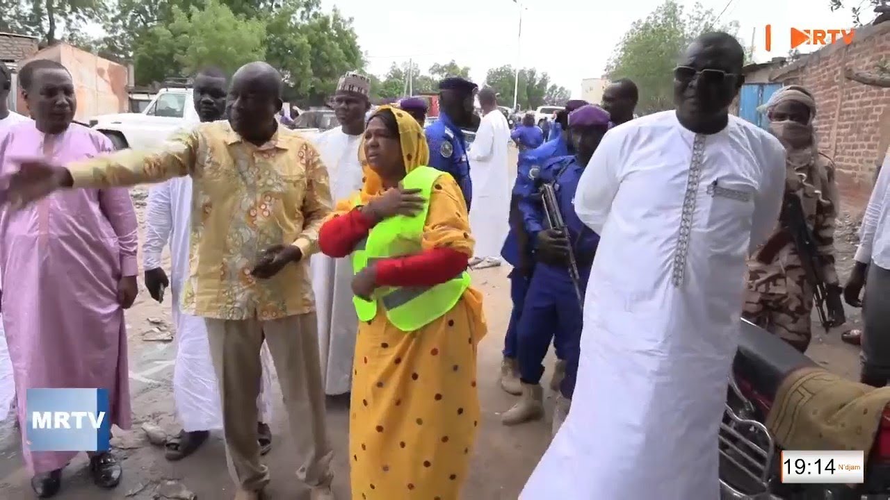 SOCIÉTÉ - Visite de la Mairie de N'Djamena dans un quartier inondé