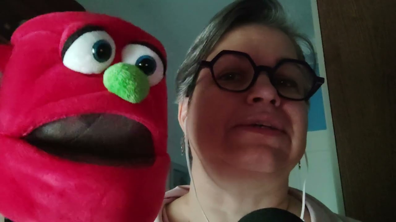 Adms - parlo della ventriloquia e mostro due pupazzi per Catello 