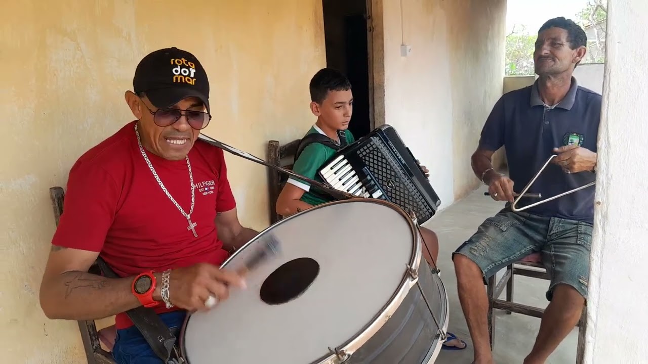 Igor toca muito forró mais seu amigo  Dinho  de Gurjao .