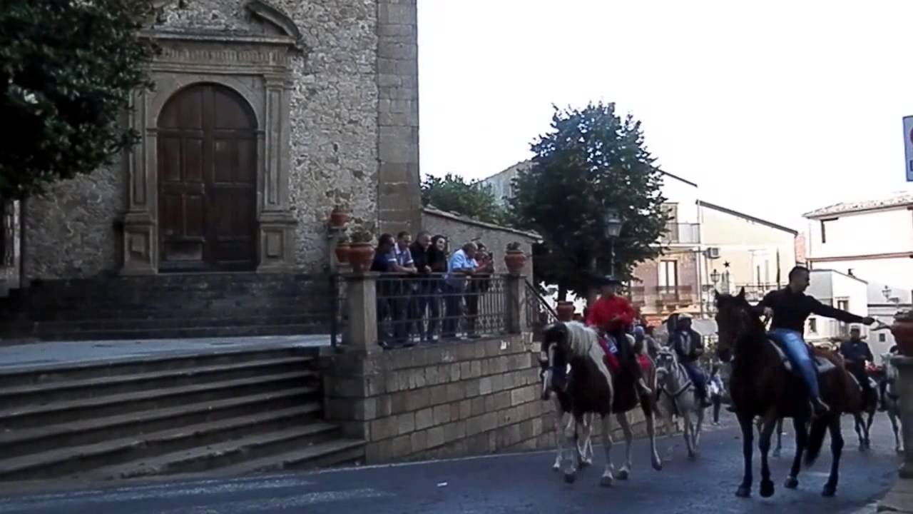 Cesaro'  partenza cavalcata ,Cavalieri di S.Calogero Video Ferramenta Calogero  Saraniti