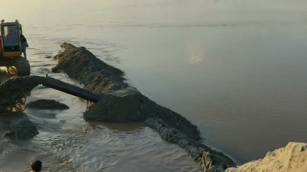 Taking out fresh sand from river chanab;shahbaz pur
