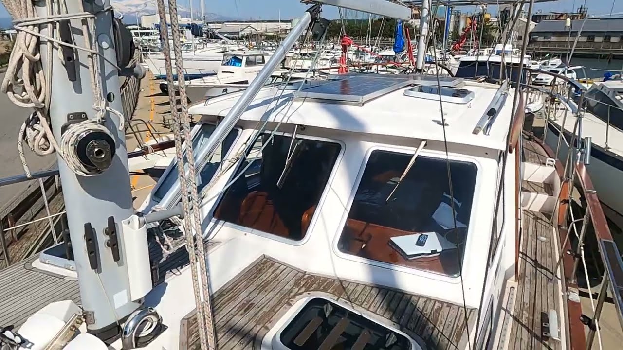 SILTALA YACHTS OY Nauticat331（ナウティキャット331：デッキ～室内）