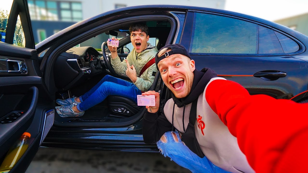 17 JARIGE LATEN RIJDEN IN MIJN PORSCHE! 